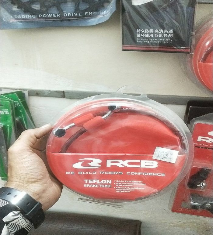 "RCB Hose Pipe 550mm – durable and high-performance brake line for motorcycles."