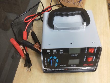 ANJING 12V/24V intelligent battery charger with pulse repair technology for cars and motorcycles.